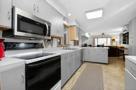 4 Carlyle Road Hyde Park NY 12538