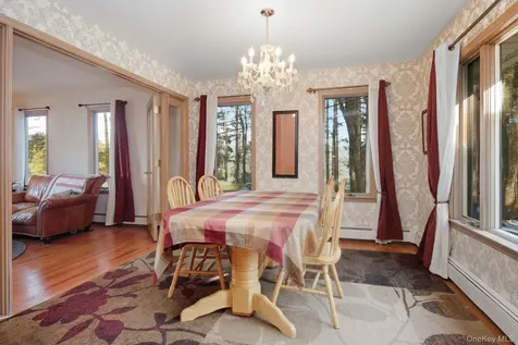 4 Carlyle Road Hyde Park NY 12538