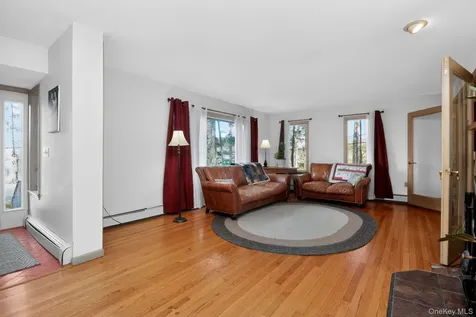 4 Carlyle Road Hyde Park NY 12538