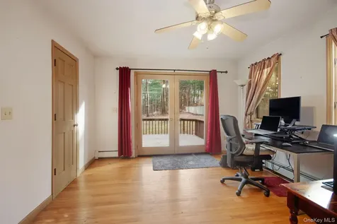 4 Carlyle Road Hyde Park NY 12538