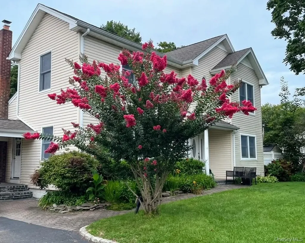 7 Maple Road Middle Island NY 11953