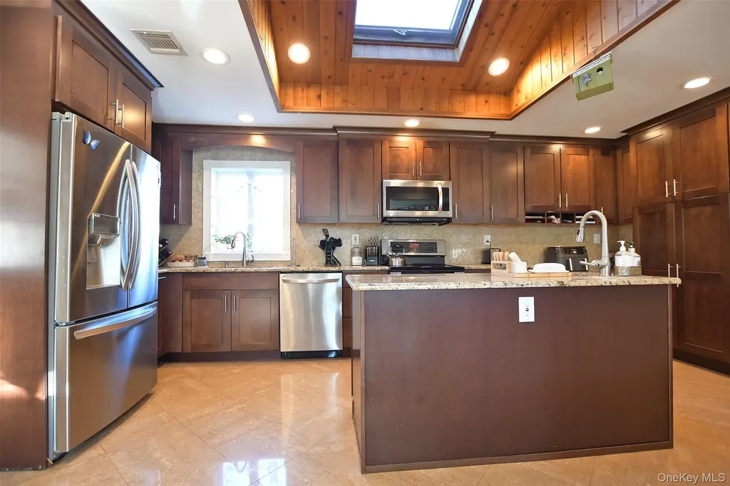 7 Maple Road Middle Island NY 11953