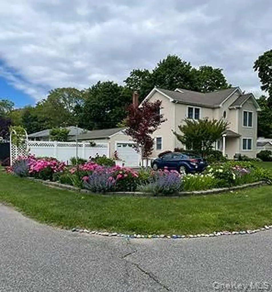 7 Maple Road Middle Island NY 11953
