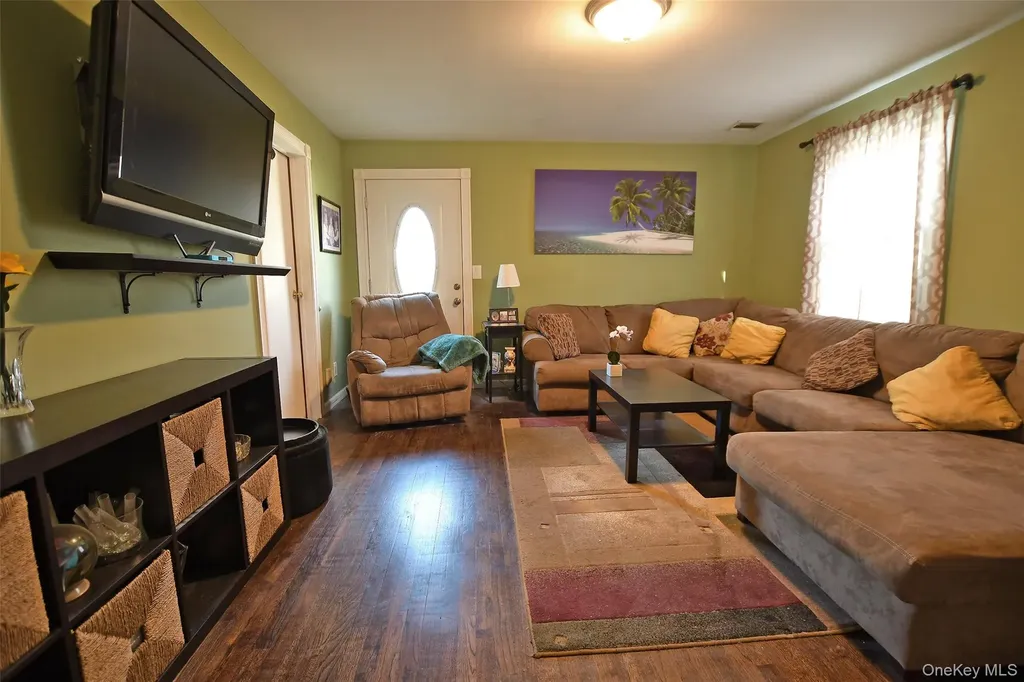 7 Maple Road Middle Island NY 11953