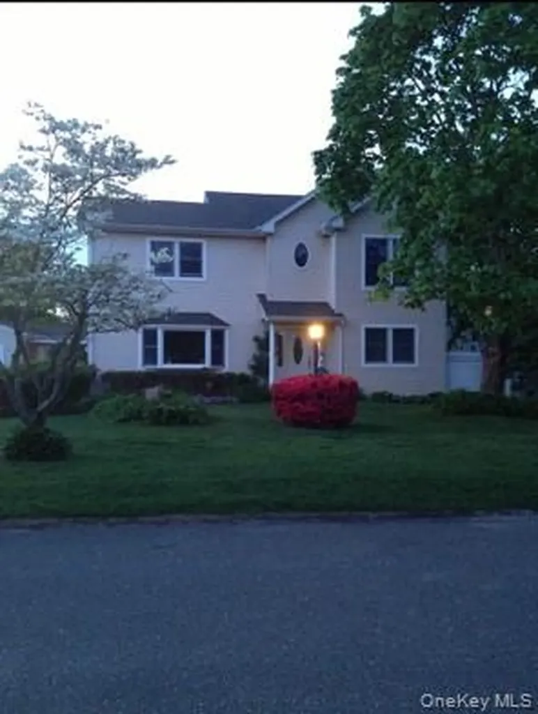 7 Maple Road Middle Island NY 11953