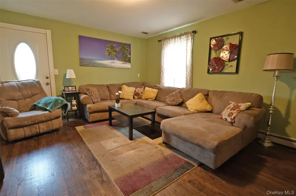 7 Maple Road Middle Island NY 11953