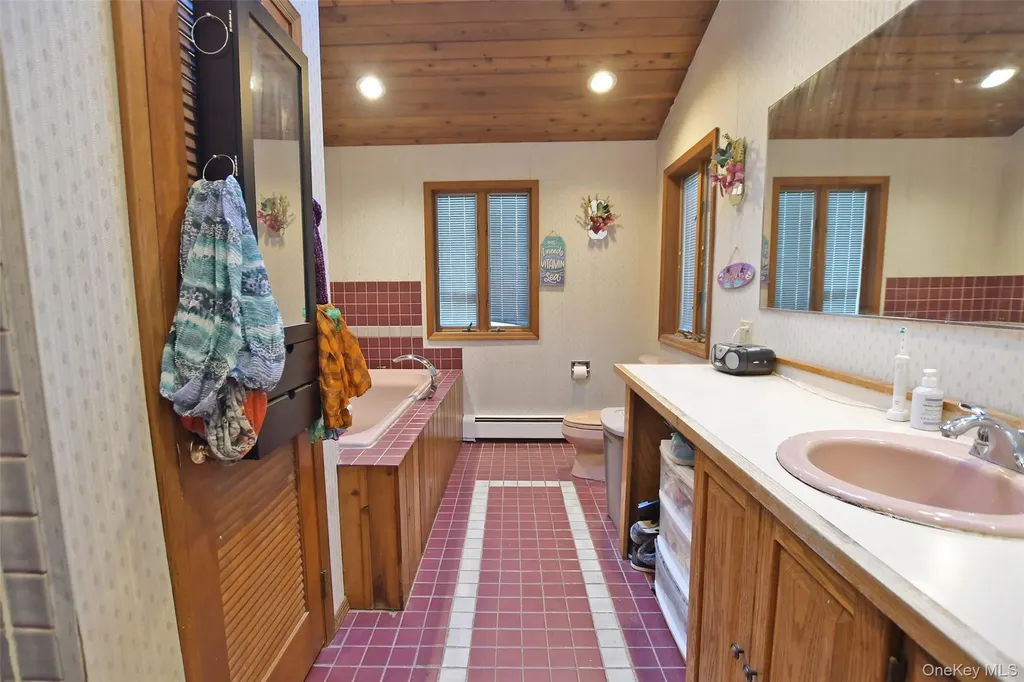 7 Maple Road Middle Island NY 11953