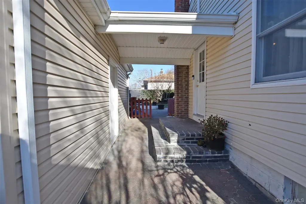 7 Maple Road Middle Island NY 11953