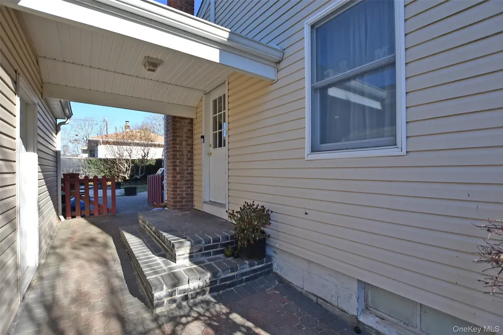 7 Maple Road Middle Island NY 11953