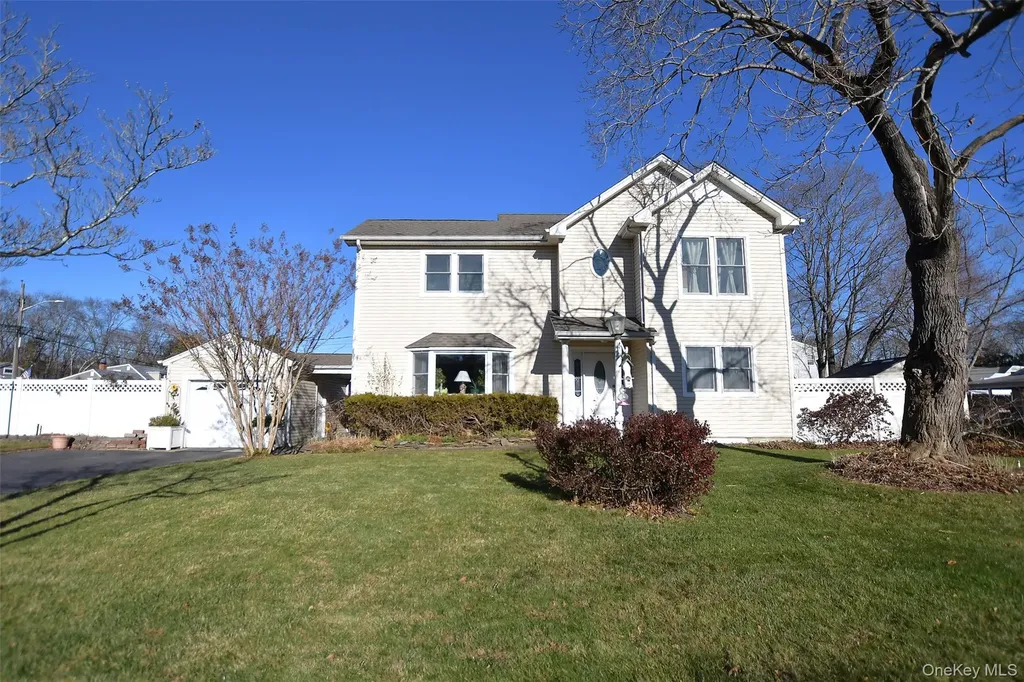 7 Maple Road Middle Island NY 11953