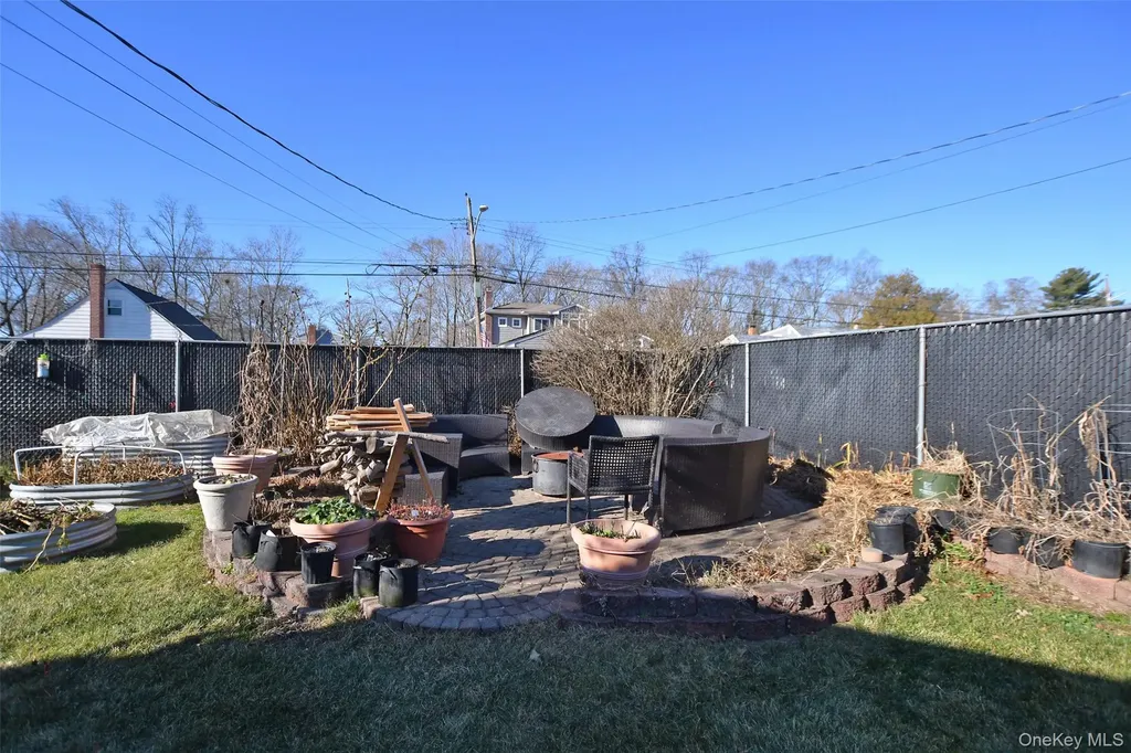 7 Maple Road Middle Island NY 11953