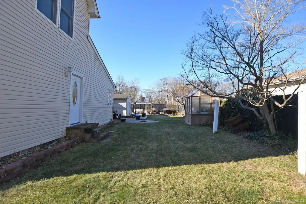 7 Maple Road Middle Island NY 11953