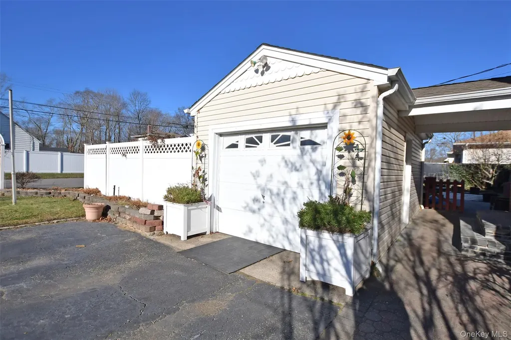 7 Maple Road Middle Island NY 11953