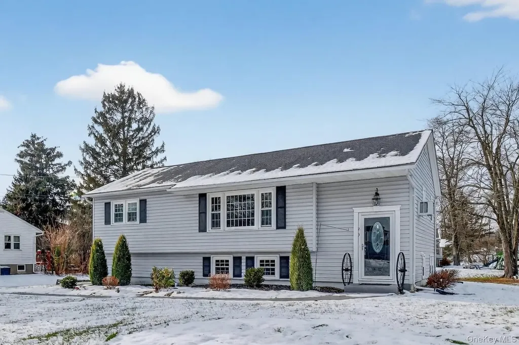 23 Bridle Path Newburgh NY 12550