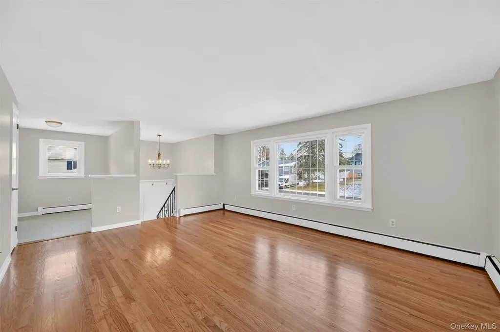 23 Bridle Path Newburgh NY 12550