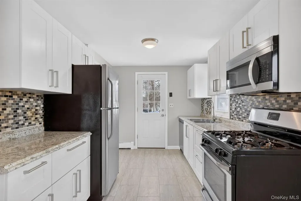 23 Bridle Path Newburgh NY 12550
