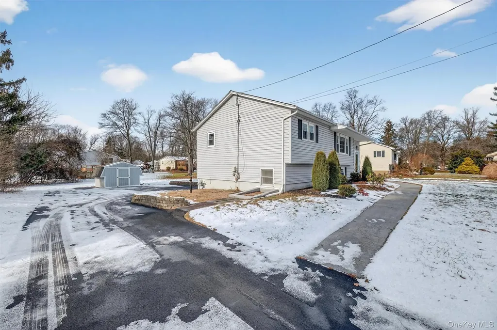 23 Bridle Path Newburgh NY 12550