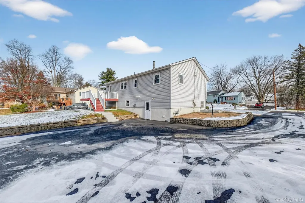 23 Bridle Path Newburgh NY 12550