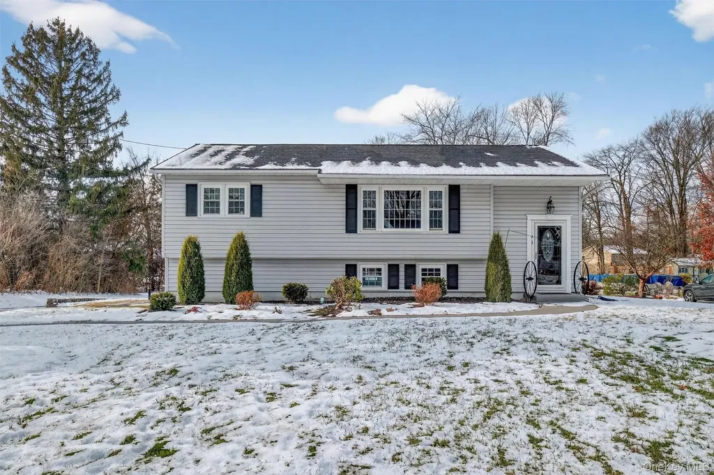 23 Bridle Path Newburgh NY 12550