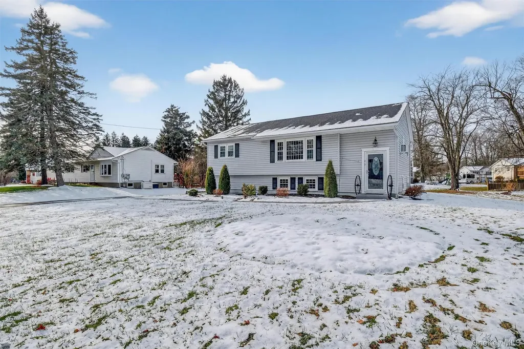 23 Bridle Path Newburgh NY 12550