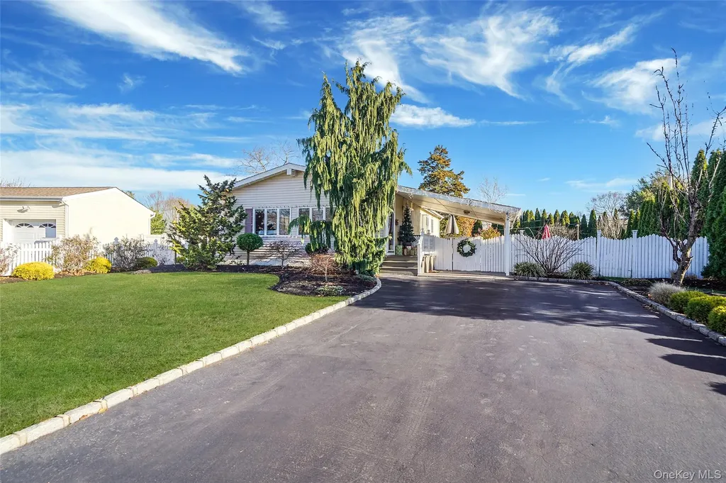 15 Penn Drive Smithtown NY 11787