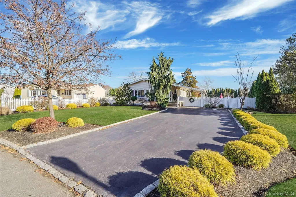 15 Penn Drive Smithtown NY 11787