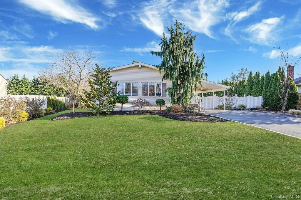 15 Penn Drive Smithtown NY 11787