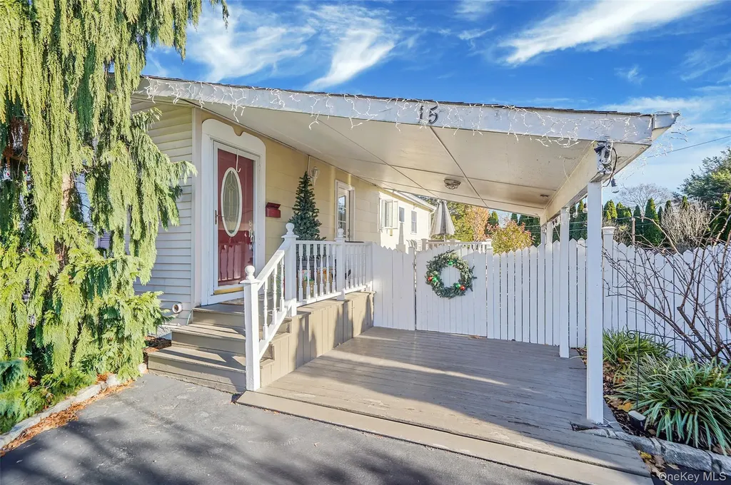 15 Penn Drive Smithtown NY 11787