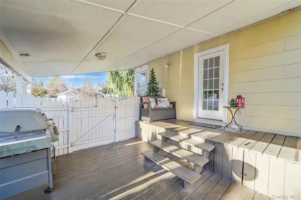 15 Penn Drive Smithtown NY 11787