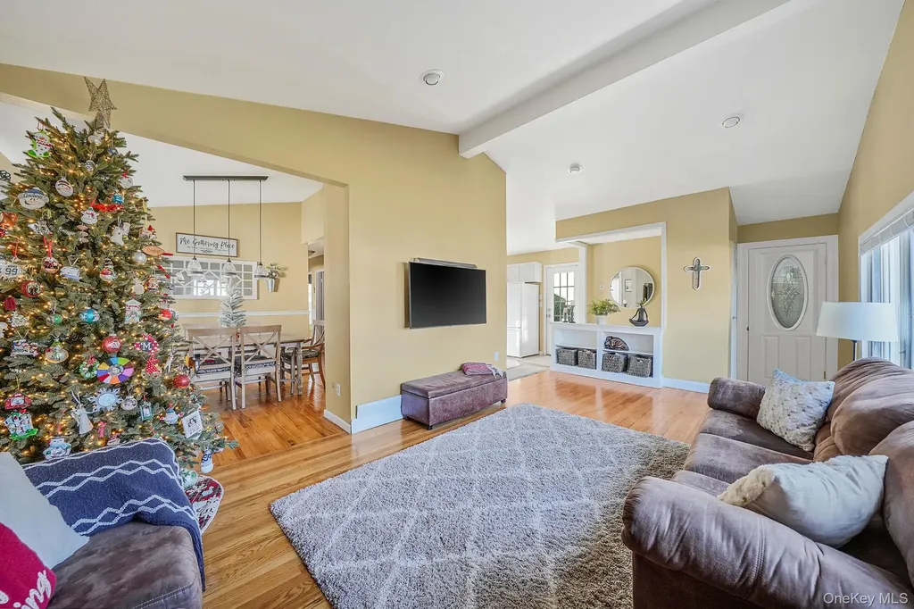 15 Penn Drive Smithtown NY 11787