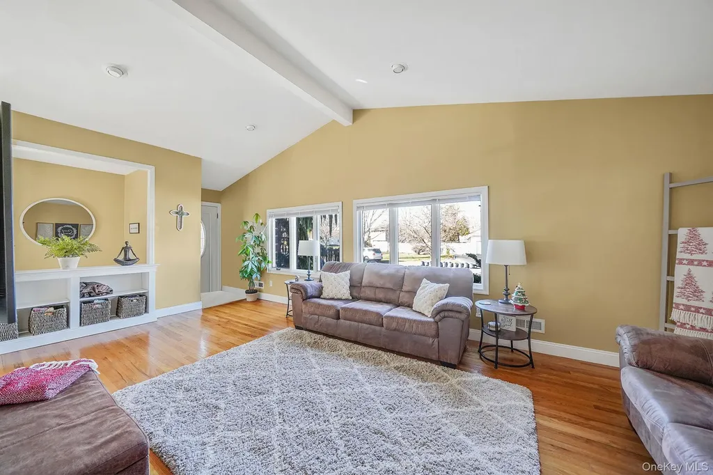 15 Penn Drive Smithtown NY 11787