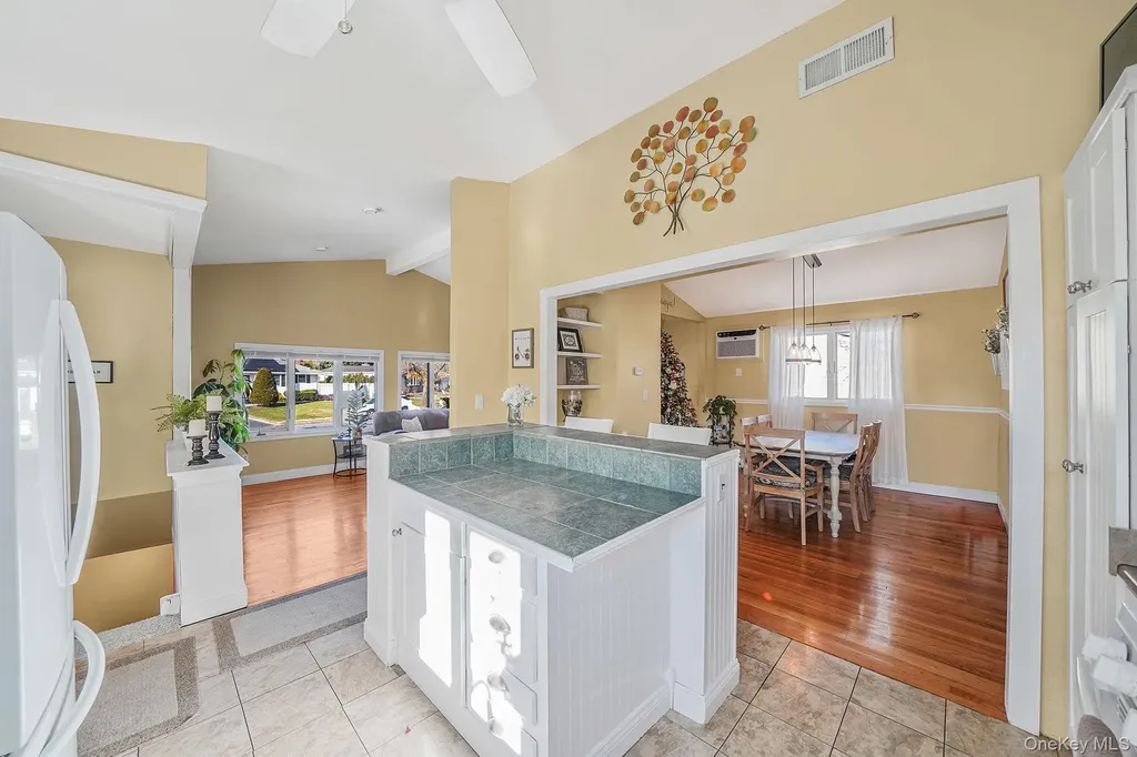 15 Penn Drive Smithtown NY 11787