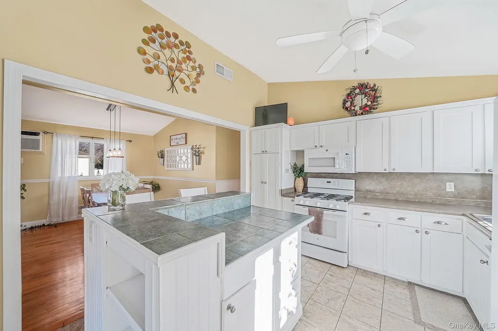 15 Penn Drive Smithtown NY 11787