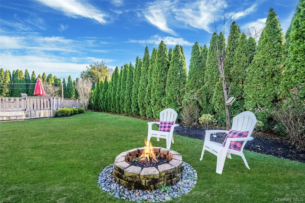 15 Penn Drive Smithtown NY 11787