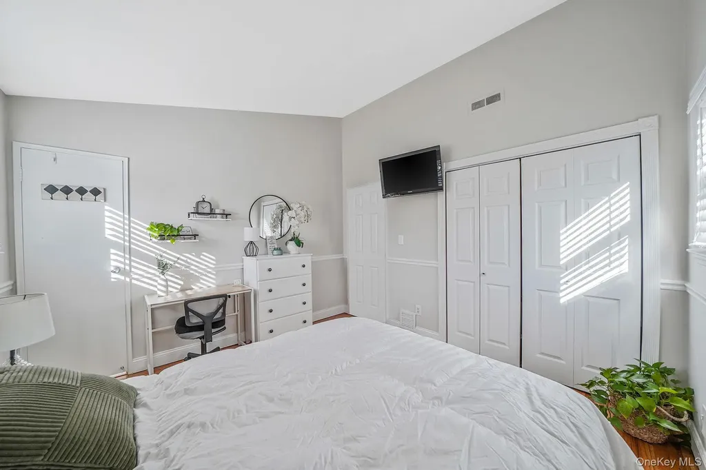 15 Penn Drive Smithtown NY 11787