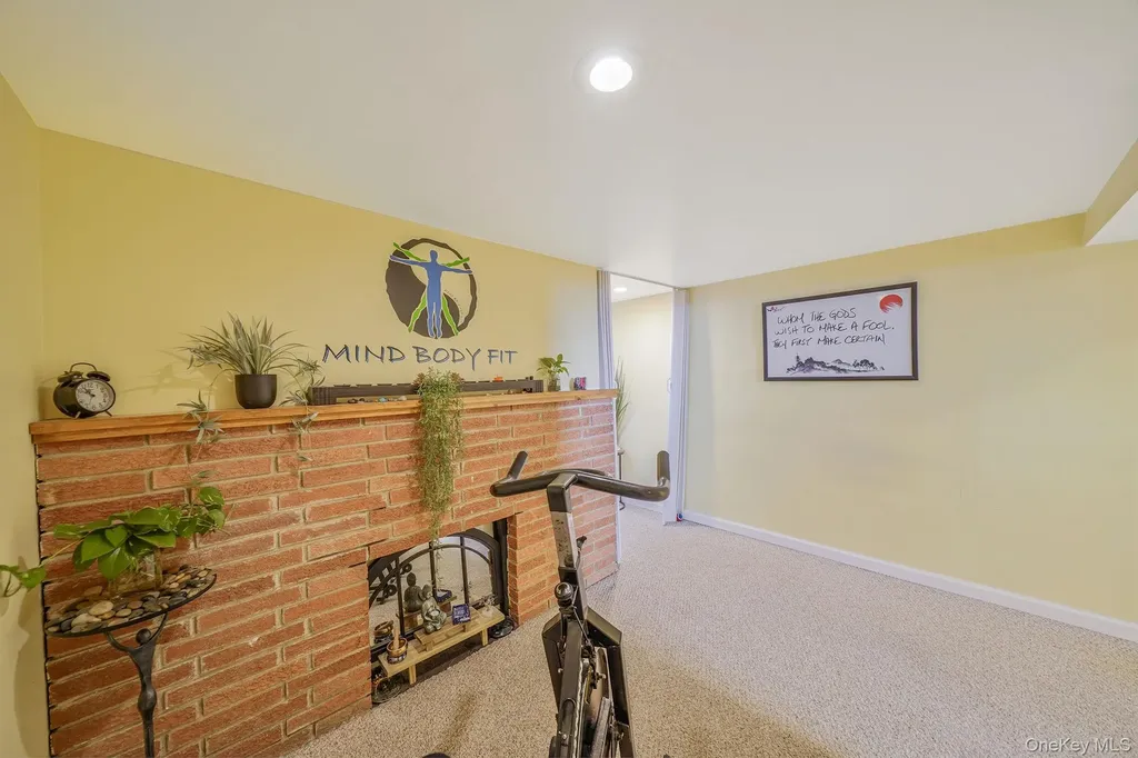 15 Penn Drive Smithtown NY 11787