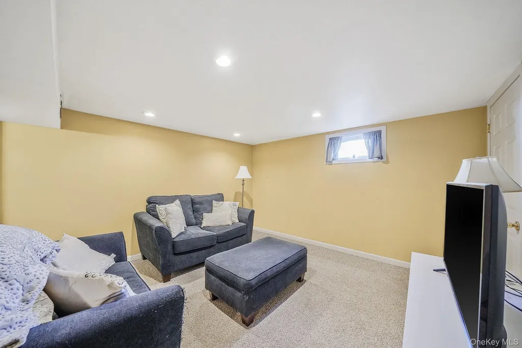 15 Penn Drive Smithtown NY 11787