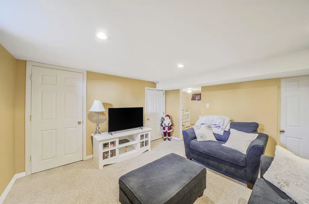 15 Penn Drive Smithtown NY 11787