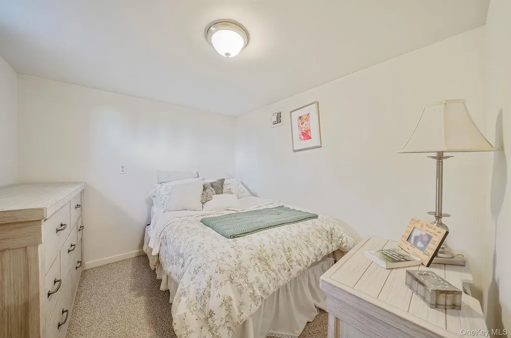 15 Penn Drive Smithtown NY 11787