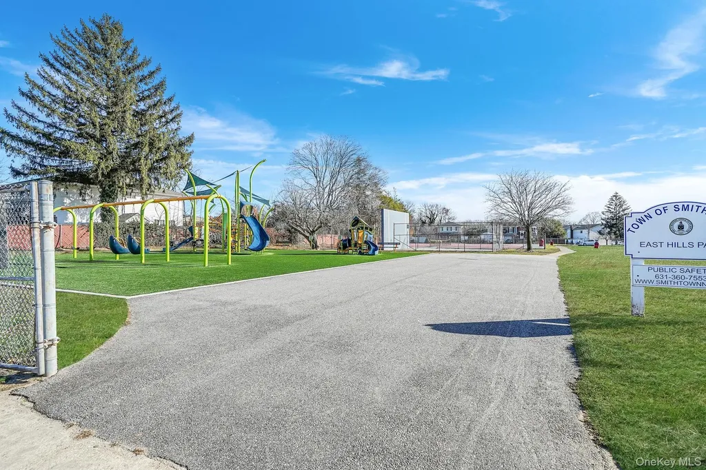 15 Penn Drive Smithtown NY 11787