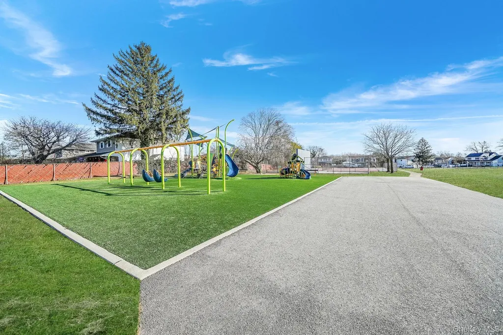 15 Penn Drive Smithtown NY 11787