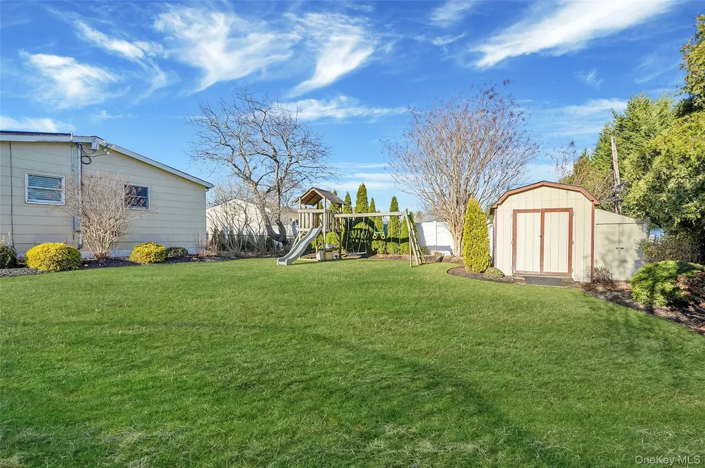 15 Penn Drive Smithtown NY 11787
