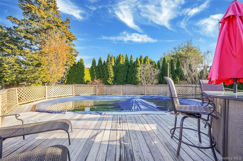15 Penn Drive Smithtown NY 11787