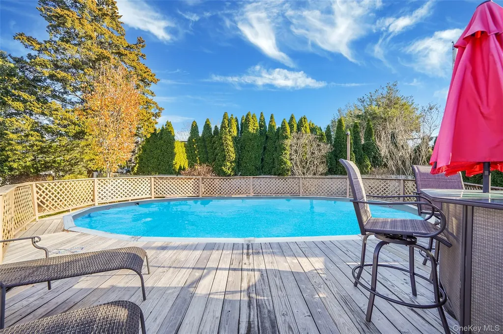 15 Penn Drive Smithtown NY 11787