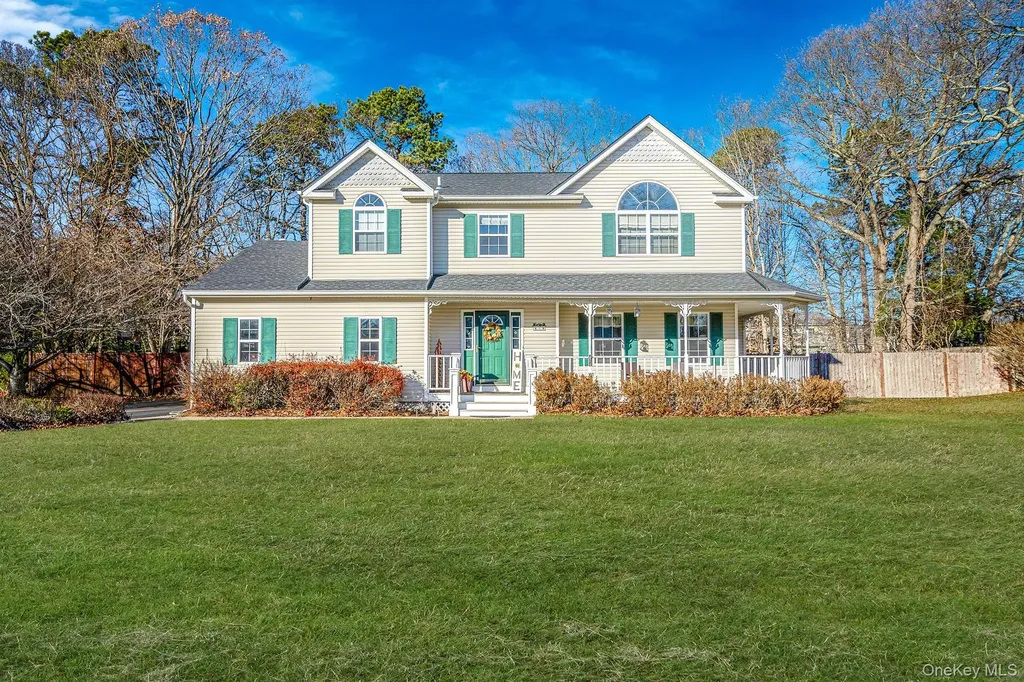 9 Minto Court Centereach NY 11720