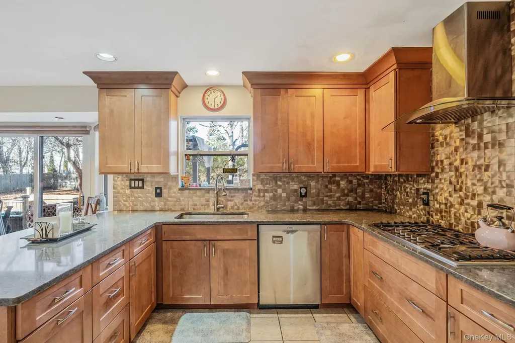 9 Minto Court Centereach NY 11720