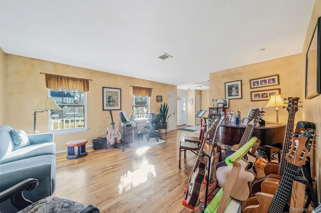 9 Minto Court Centereach NY 11720
