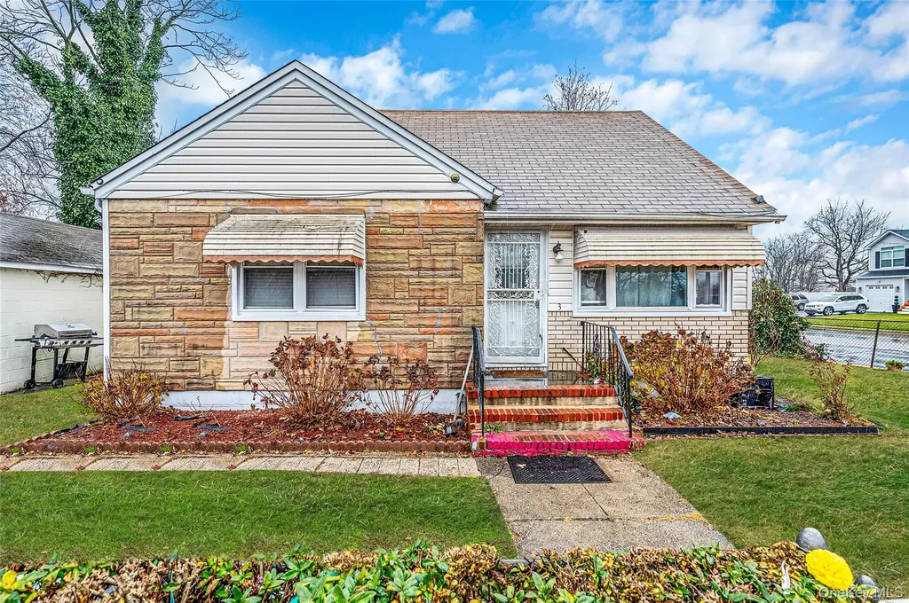 3 Poplar Road Amityville NY 11701