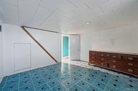 3 Poplar Road Amityville NY 11701