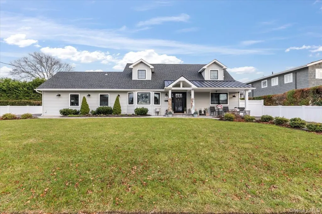 320 Clearview Lane Massapequa NY 11758